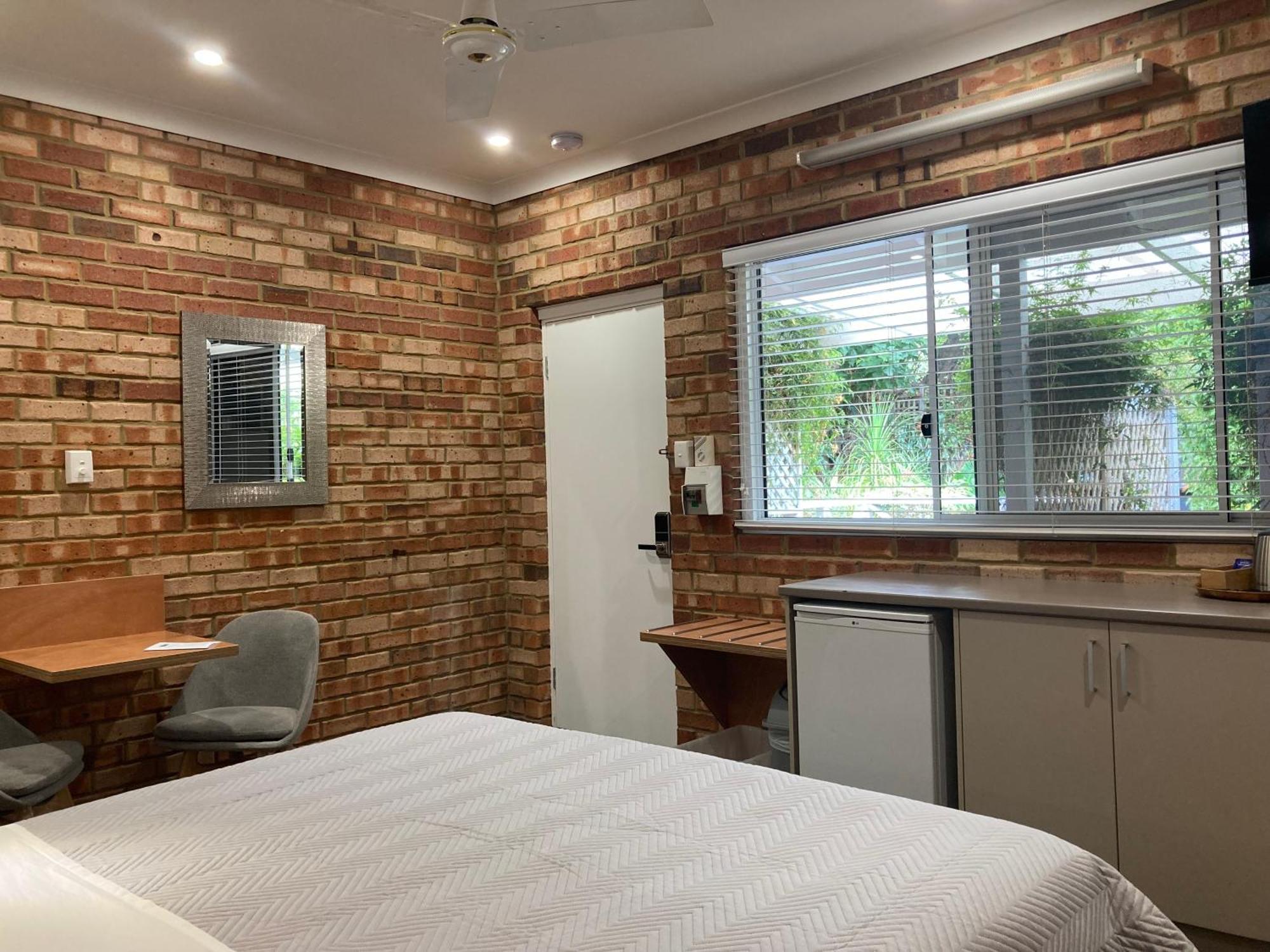 เอดจ์ออฟเดอะฟอเรสต์ Motel Margaret River ภายนอก รูปภาพ